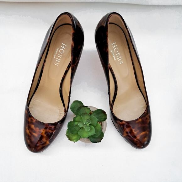 Chic Tortoiseshell Heels - Picture 7 of 11